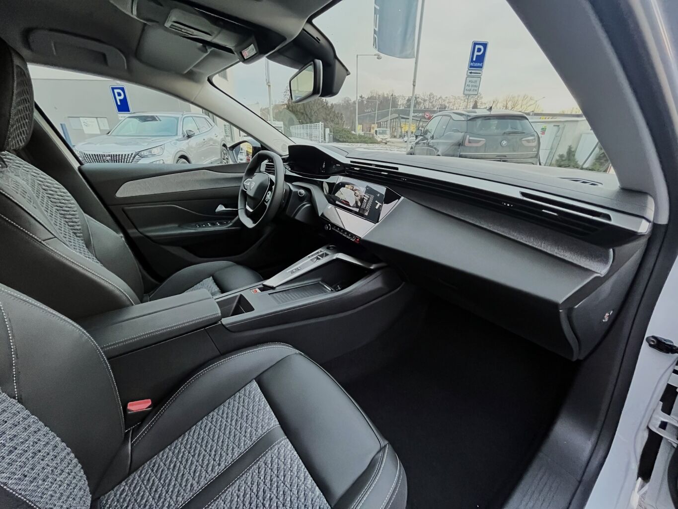 Peugeot 308 ALLURE 1.2 PureTech 110k – fotografie 4