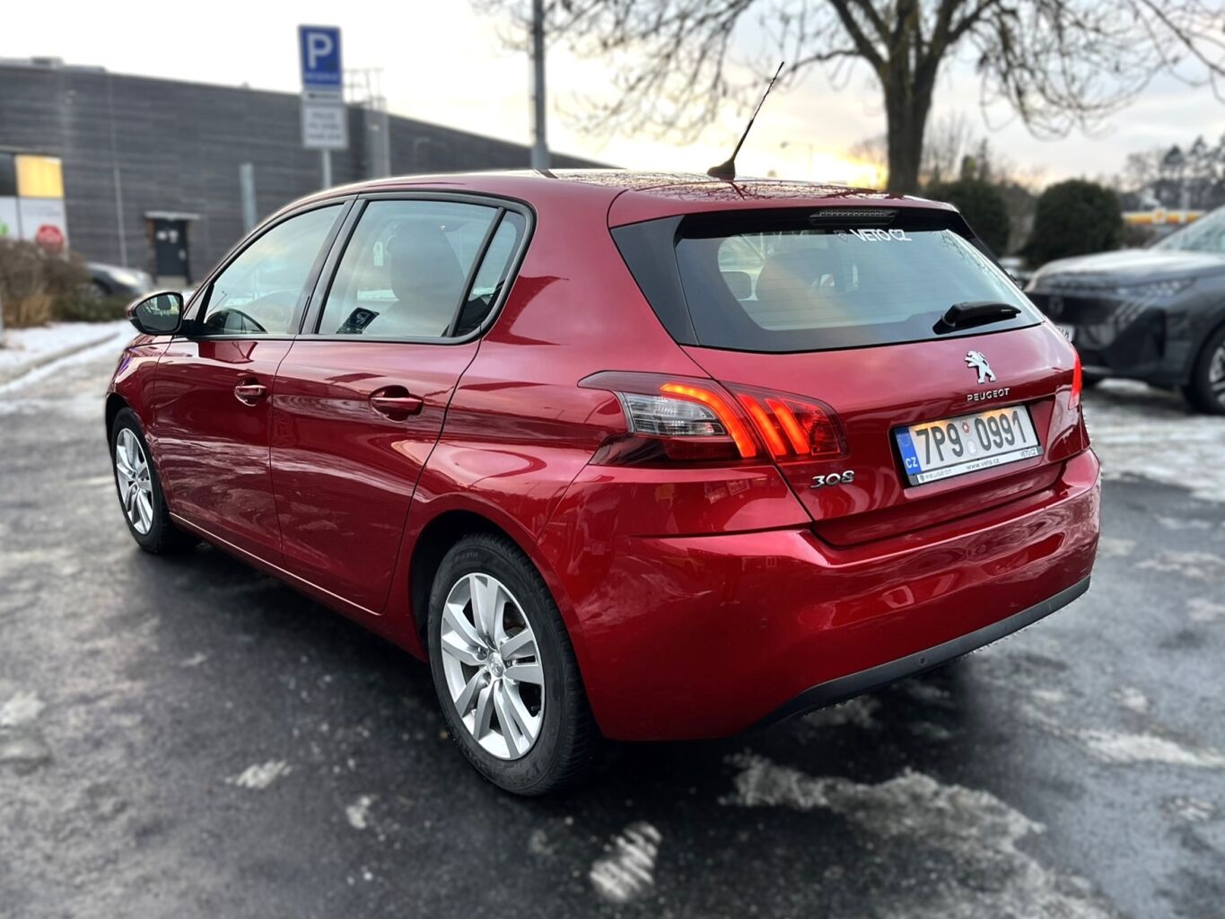 Peugeot 308 ALLURE 1.2 PureTech 110k – fotografie 3