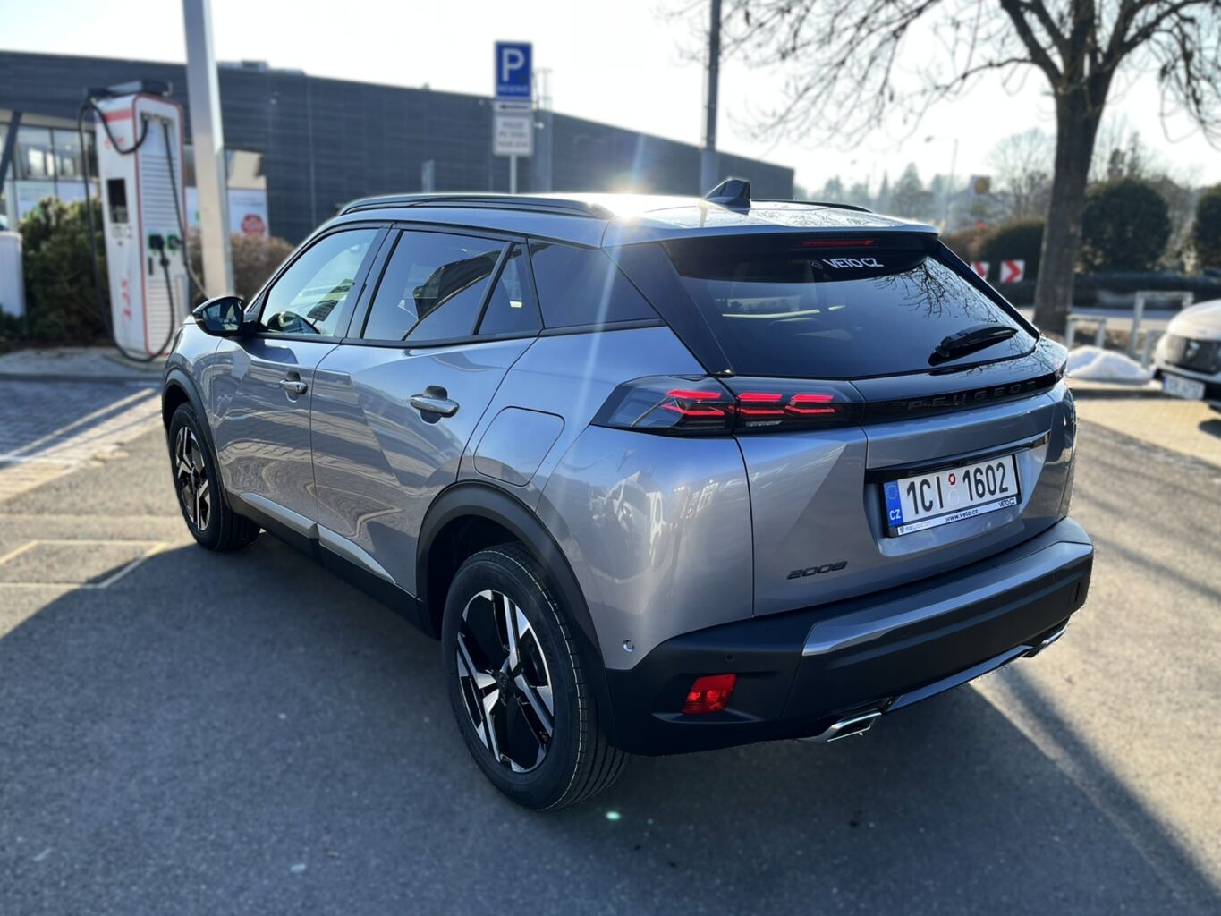 Peugeot 2008 ALLURE PureTech 130k EAT8 – fotografie 3