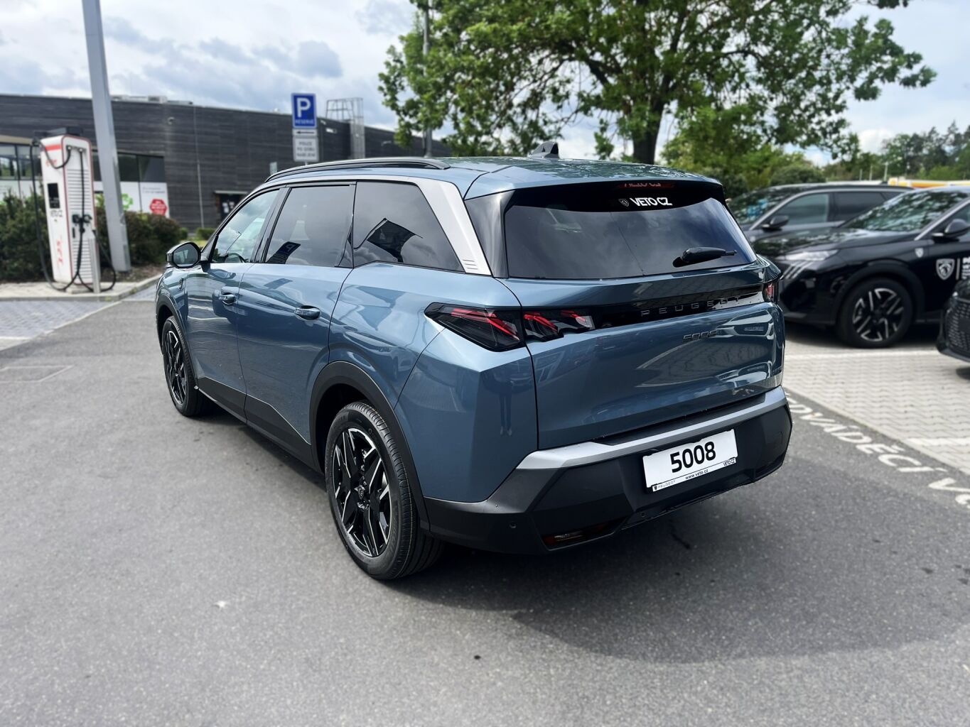 Peugeot 5008 GT Hybrid 145 e-DCS6 – fotografie 3