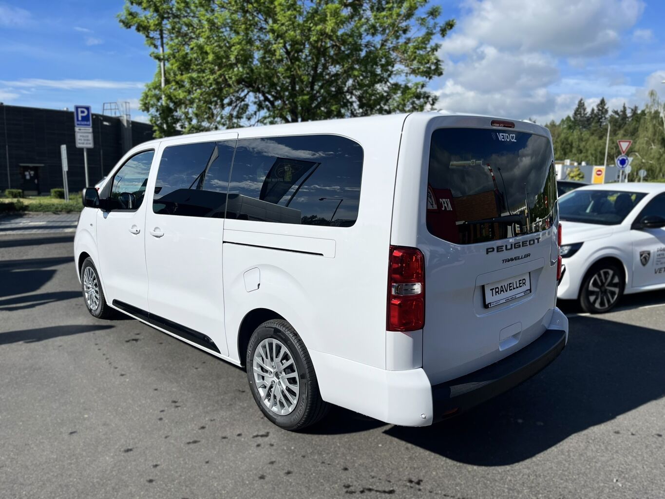 Peugeot Traveller Active L3 2,2 HDi 180k EAT8 – fotografie 3