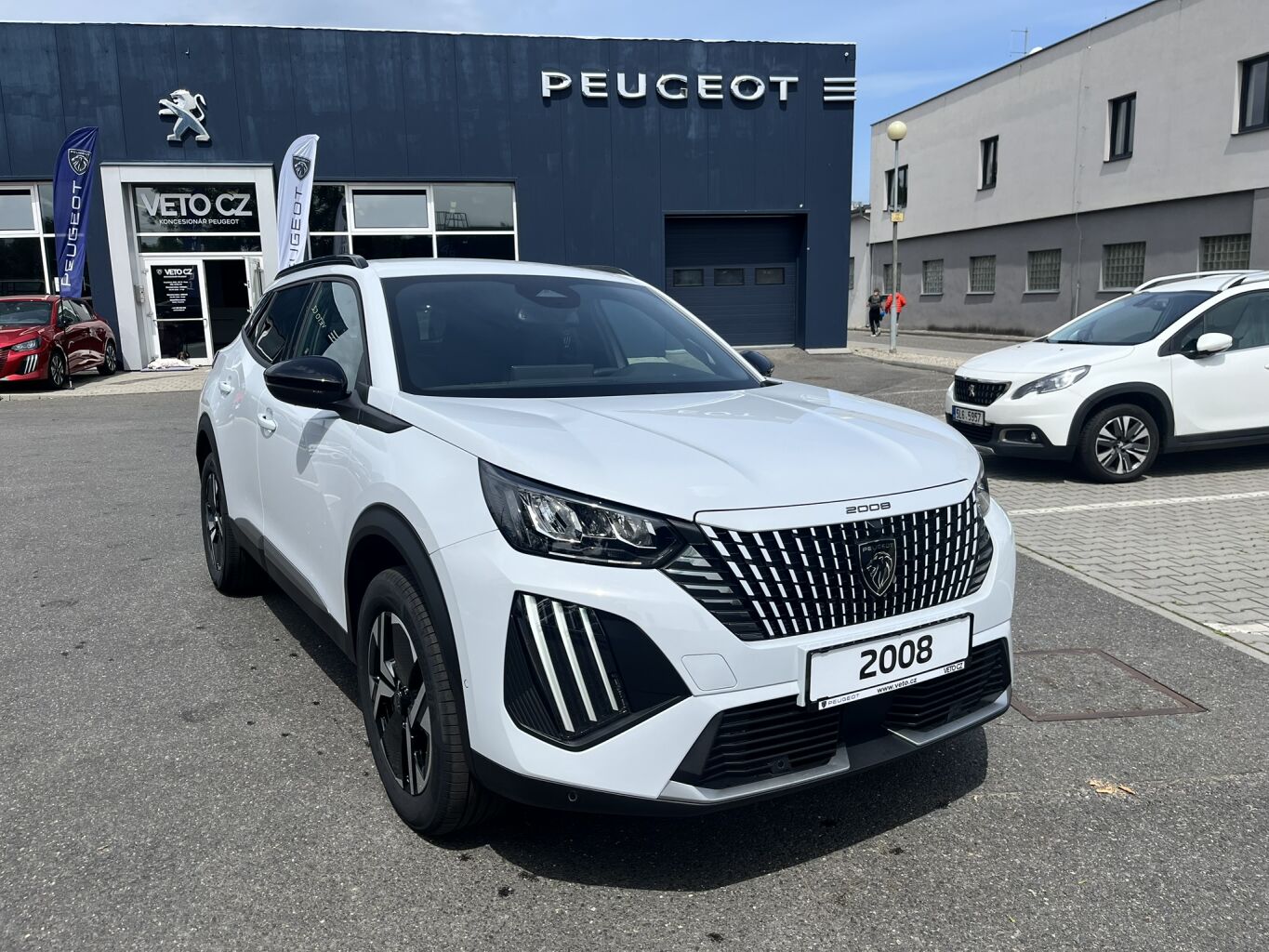 Peugeot 2008 ALLURE Hybrid 145 e-DCS6 – fotografie 2