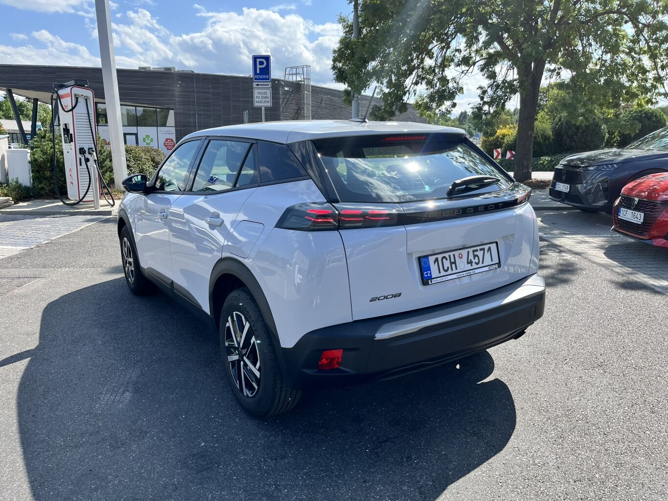 Peugeot 2008 STYLE PureTech 100 S&S MAN6 – fotografie 4