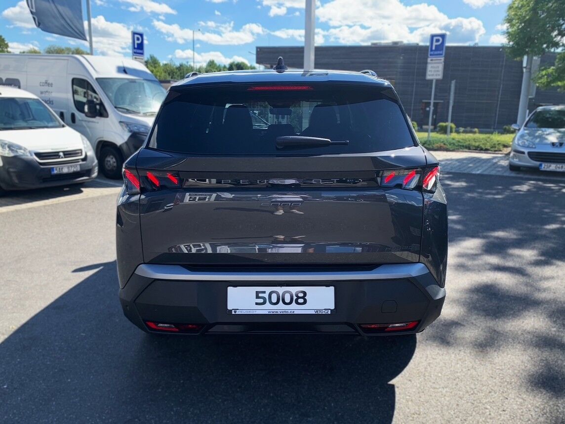 Peugeot 5008 GT Hybrid 145 e-DCS6 – fotografie 5