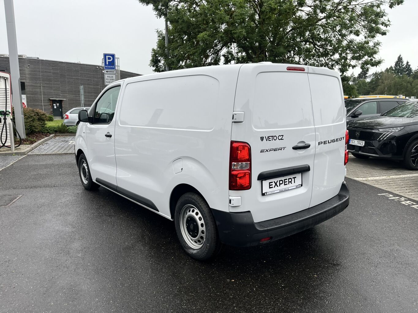 Peugeot Expert Furgon L2 2.2 BlueHDi 150 S&S EAT8 – fotografie 3