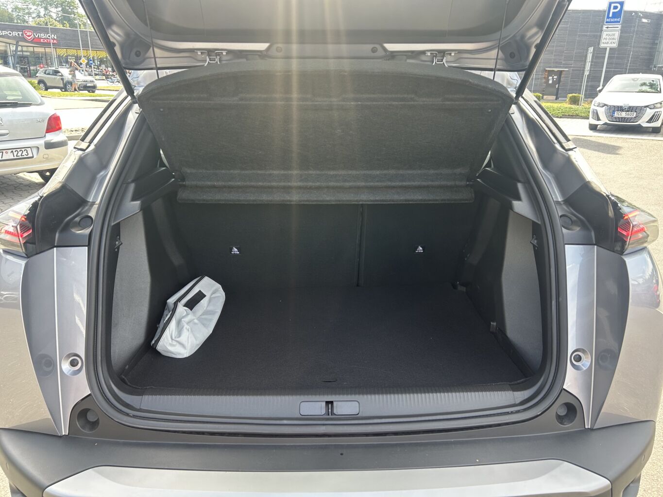 Peugeot 2008 BUSINESS Hybrid 110 e-DCS6 – fotografie 5
