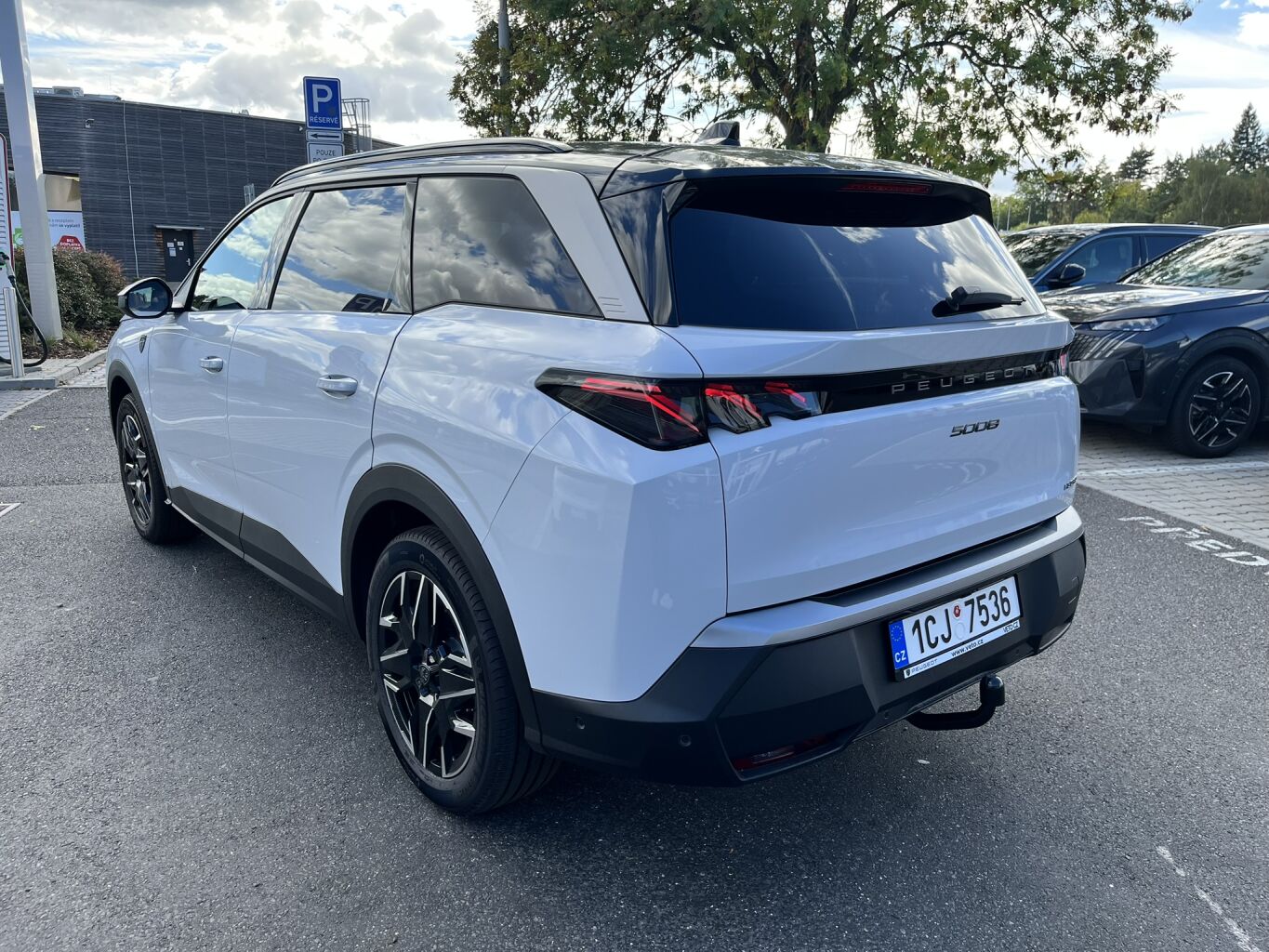 Peugeot 5008 GT Hybrid 145 e-DCS6 – fotografie 3