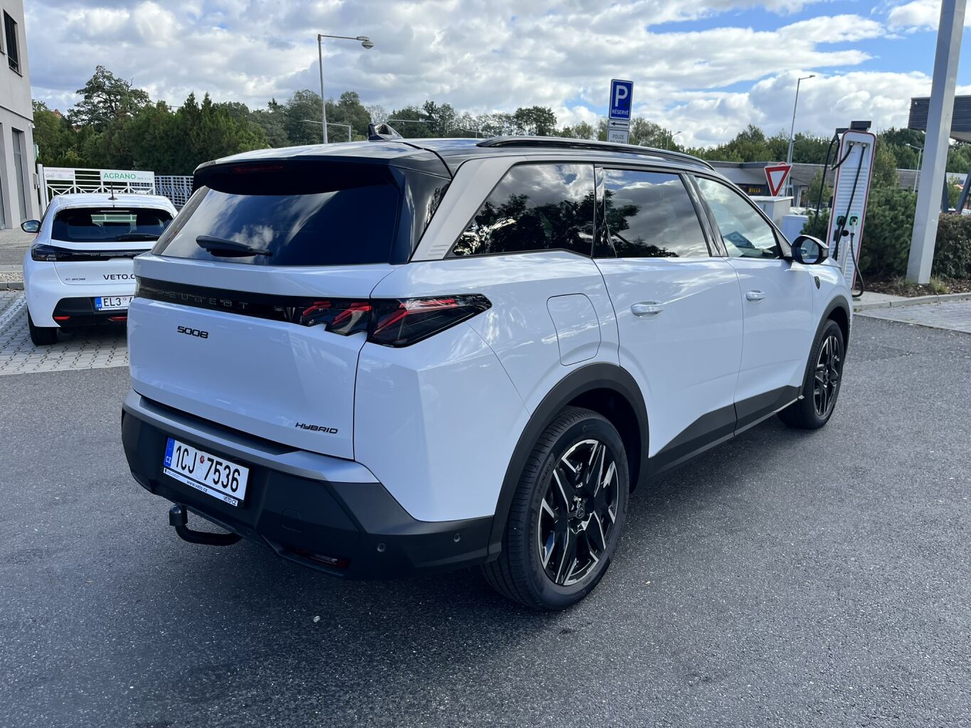 Peugeot 5008 GT Hybrid 145 e-DCS6 – fotografie 4