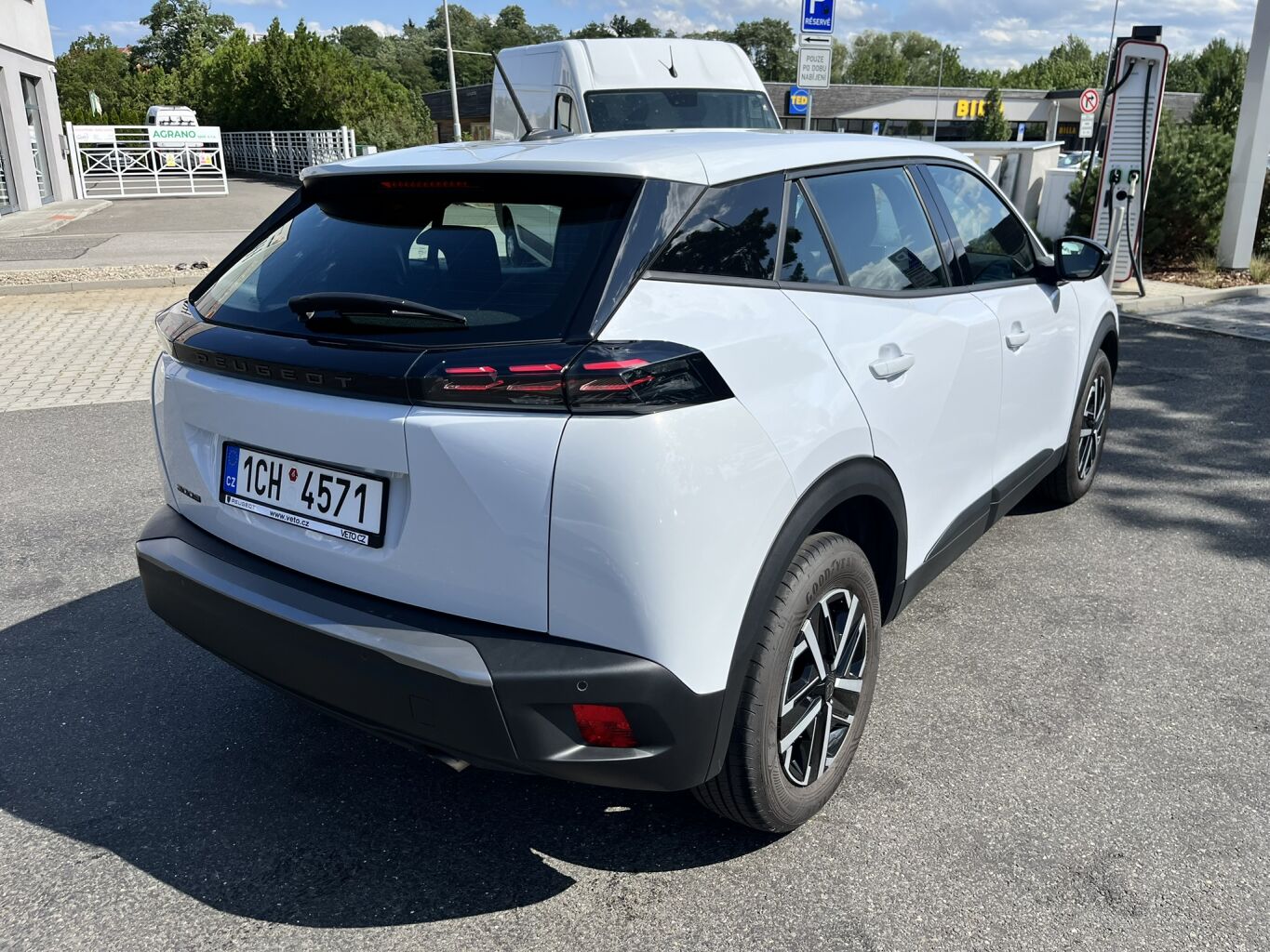 Peugeot 2008 BUSINESS Turbo 100k MAN6 – fotografie 4