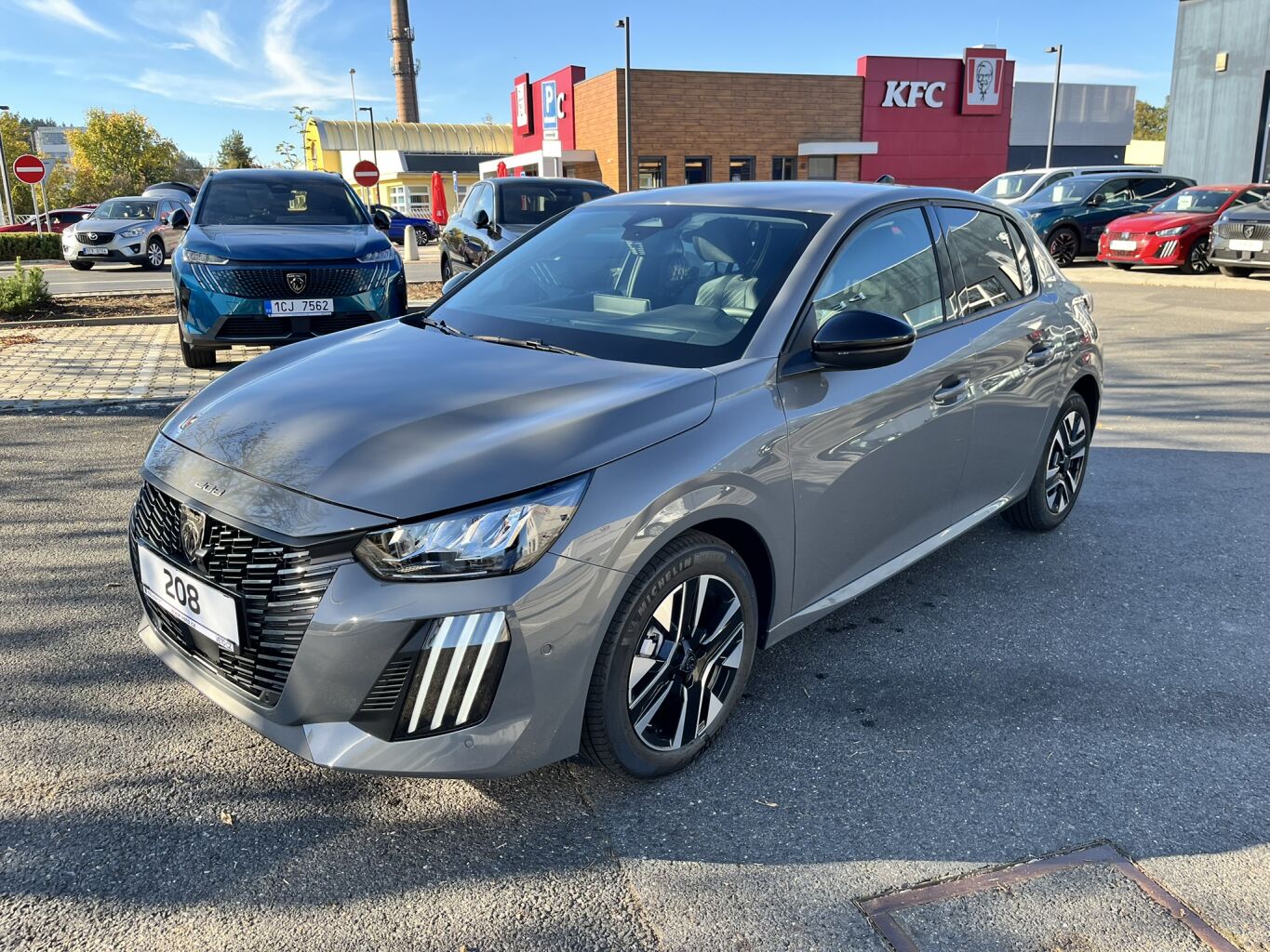 Peugeot 208 ALLURE Elektromotor 156 k (Baterie 51 kWh)